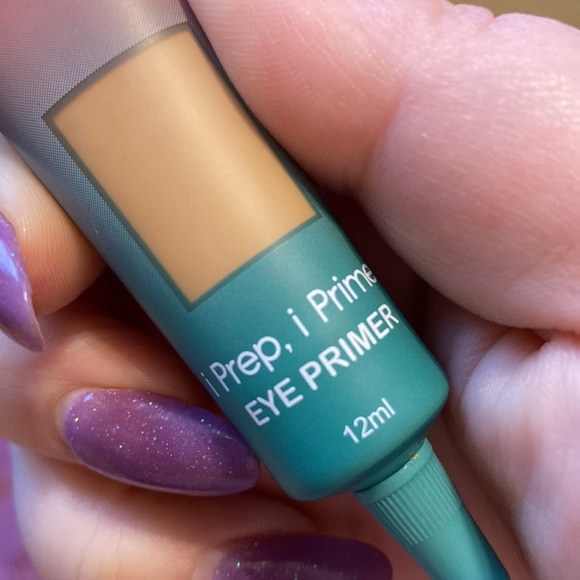 juvias place shade 2 eye primer swatches but not actually used too dark for me - Picture 3 of 3